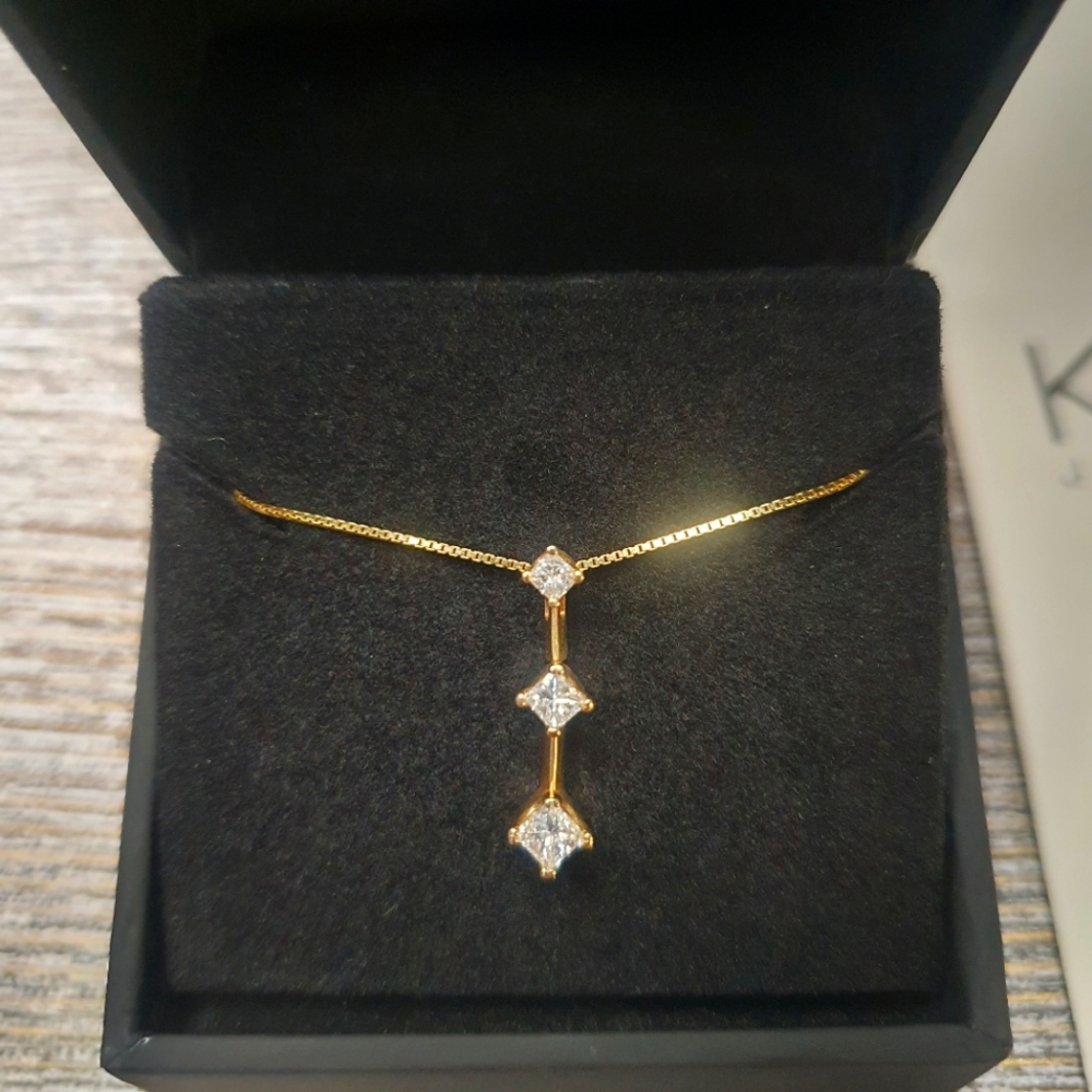 Three-Stone Diamond Necklace 14K Gold - Picture 2 of 4